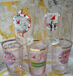 Ilvesteade suveniirklaasid, millega autasustati finaliste.